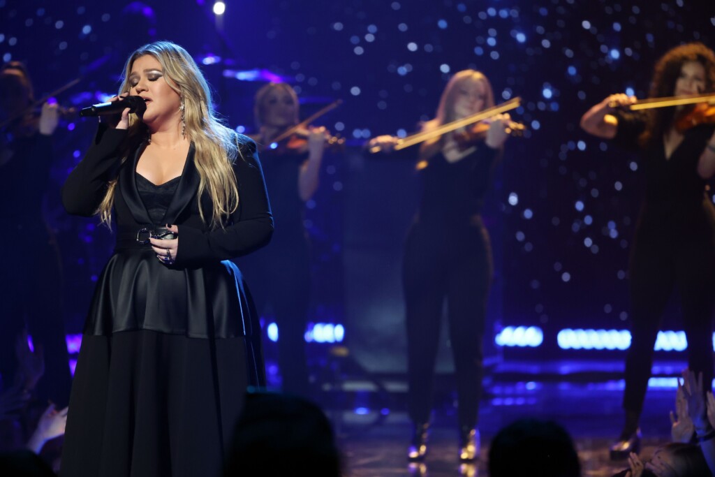 Kelly Clarkson Explains How She Got Steve Martin To Perform On Her New Album