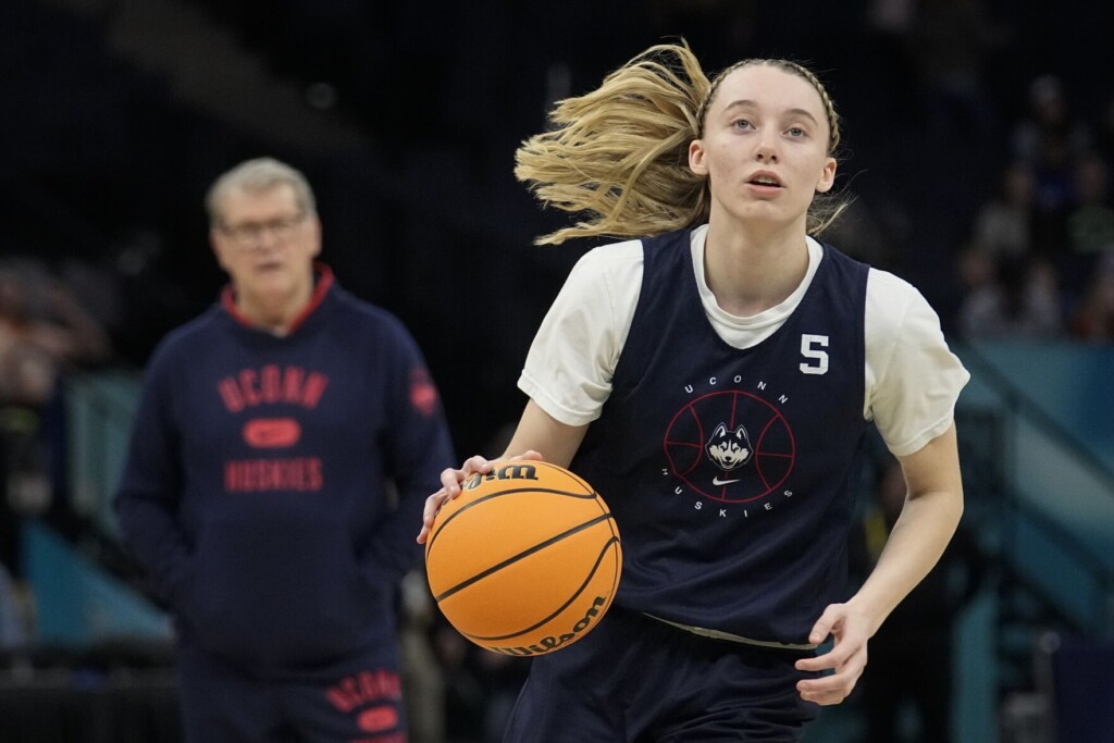 Uconn Star Bueckers Working Her Way Back From Knee Injury