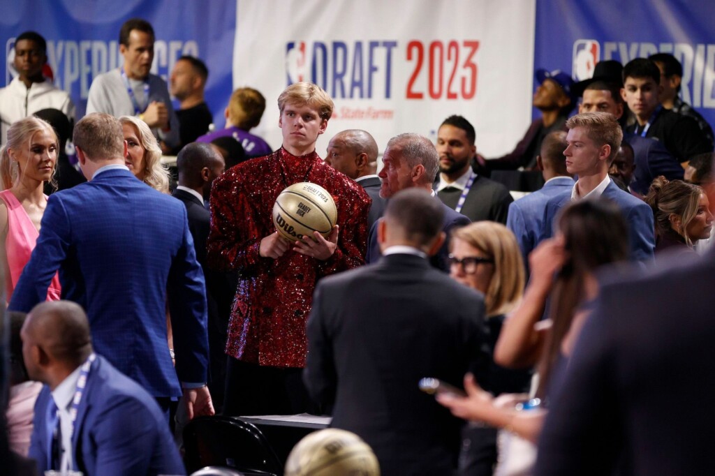 Basketball Star Gradey Dick Dazzles In ‘wizard Of Oz’ Themed Suit At Nba Draft