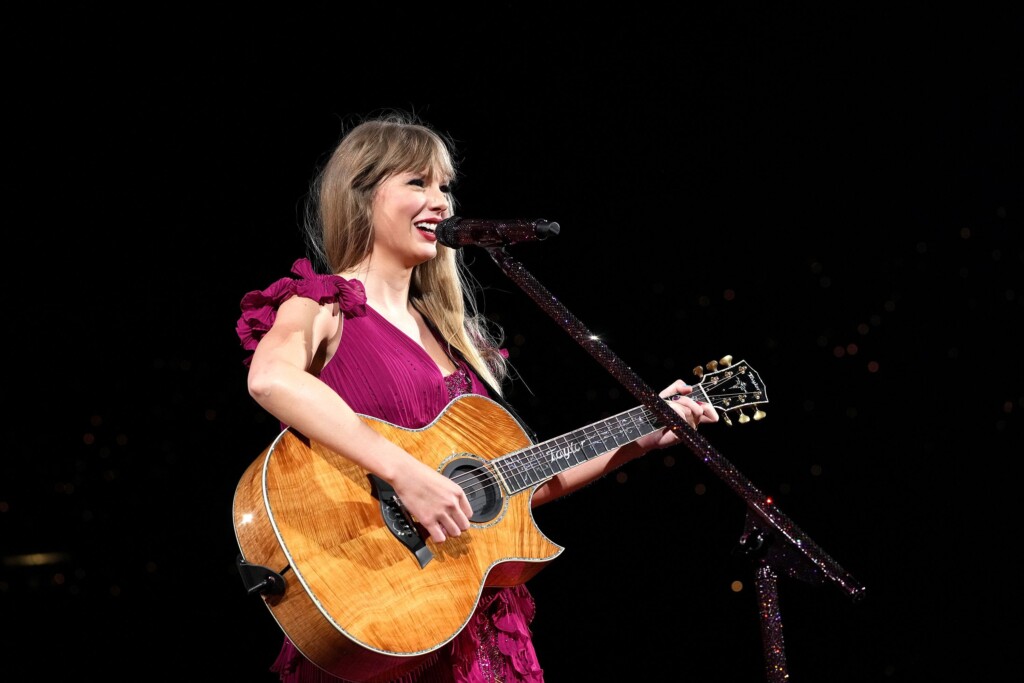 Taylor Swift Performs ‘dear John’ And Asks For Kindness Ahead Of ‘speak Now (taylor’s Version)’ Release