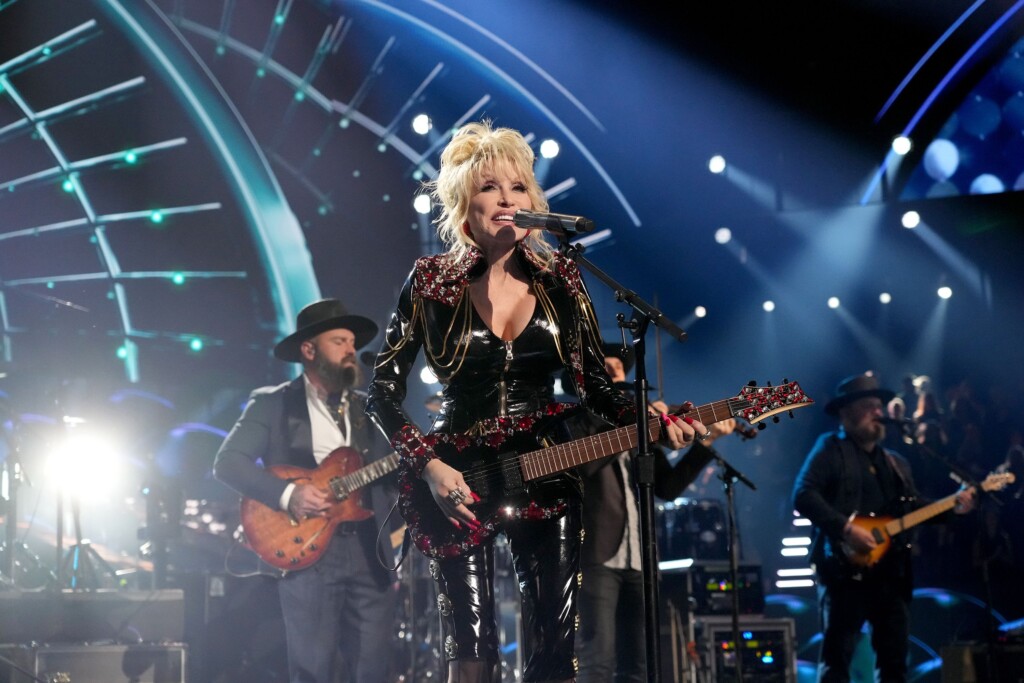 Dolly Parton Jokes She’ll ‘hopefully Drop Dead In The Middle Of A Song’ Someday Before She Ever Retires