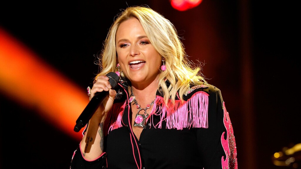 Miranda Lambert Laughs At ‘shoot Tequila, Not Selfies’ Shirt