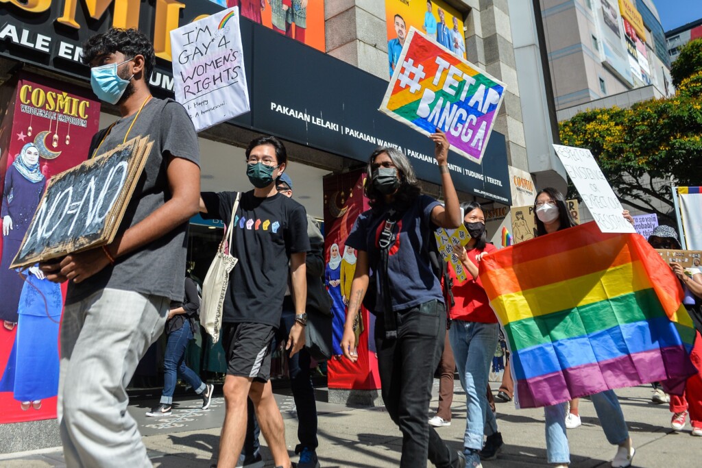 ‘white Savior Complex’: Malaysia’s Lgbtq Community Slams The 1975’s Matty Healy’s Onstage Kiss