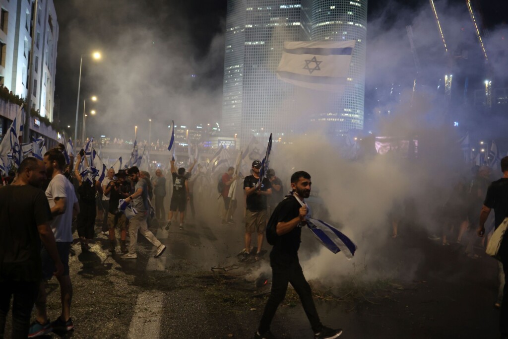 Crowds Block Tel Aviv’s Main Artery In Anti Government Protest