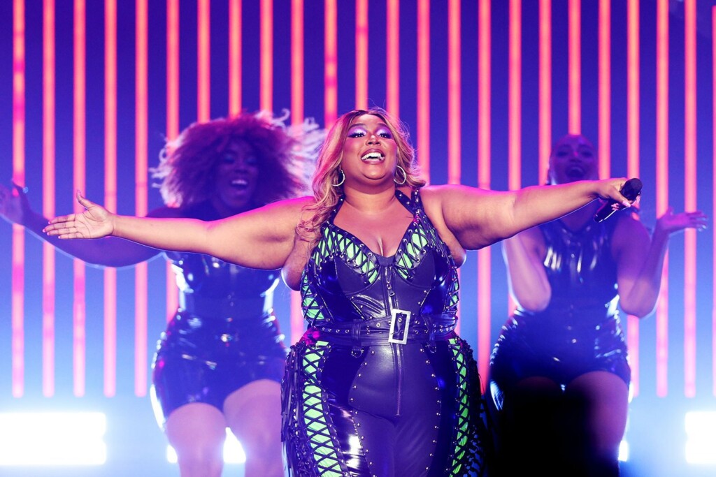 Lizzo Continues Her Crusade Against Negativity By Helping A Young Fan At Sydney Concert