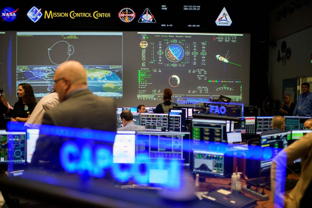 Nasa Briefly Loses Contact With Space Station After Power Outage At Mission Control