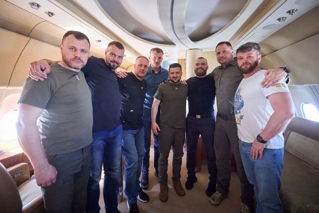 Azovstal Leaders Freed In Prisoner Swap Promise To Return To The Battlefield In Ukraine