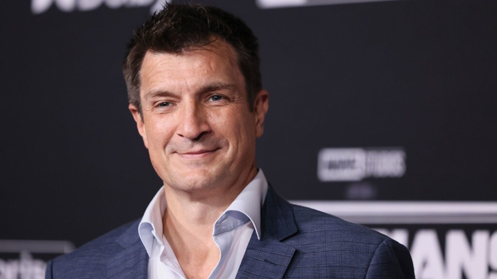 Ryan Reynolds Once Played ‘green Lantern’ And It Was Weird, Now Nathan Fillion Is Giving It A Shot