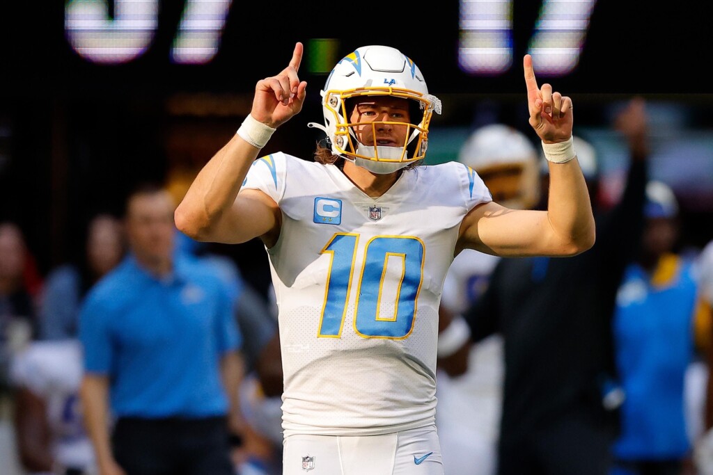 Los Angeles Chargers Quarterback Justin Herbert Signs Multi Year Deal Reportedly Making Him Highest Paid Nfl Quarterback