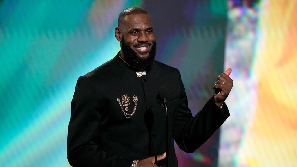Lebron James Announces He Will Return This Fall For His 21st Nba Season