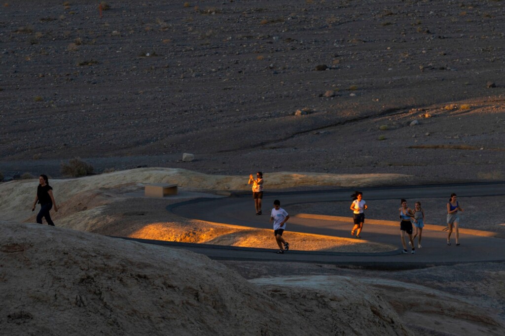 Death Valley Visitors Drawn To The Hottest Spot On Earth During Ongoing Us Heat Wave