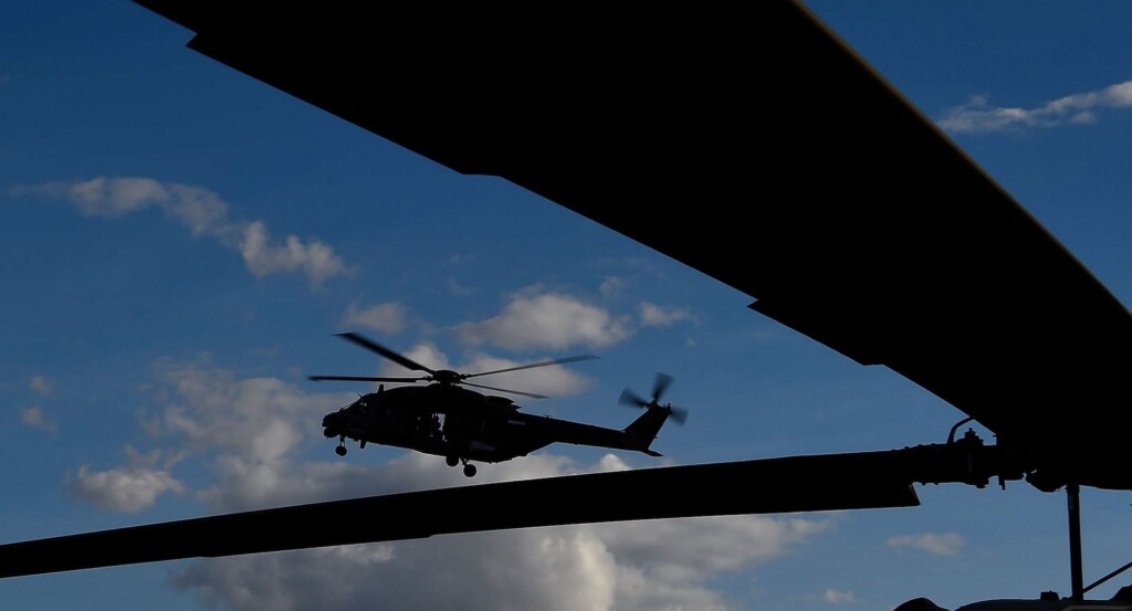 Four Australian Defense Personnel Missing After Helicopter Crashes During Wargames
