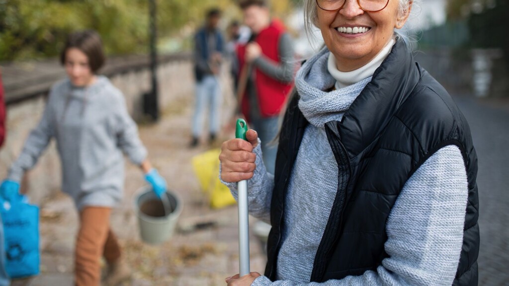 Volunteering In Late Life May Protect The Brain, Research Finds