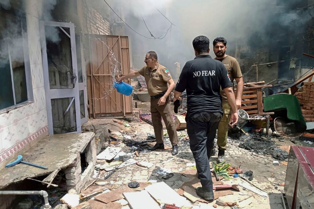 Pakistani Authorities Arrest More Than 100 People In Punjab After Church Attacks