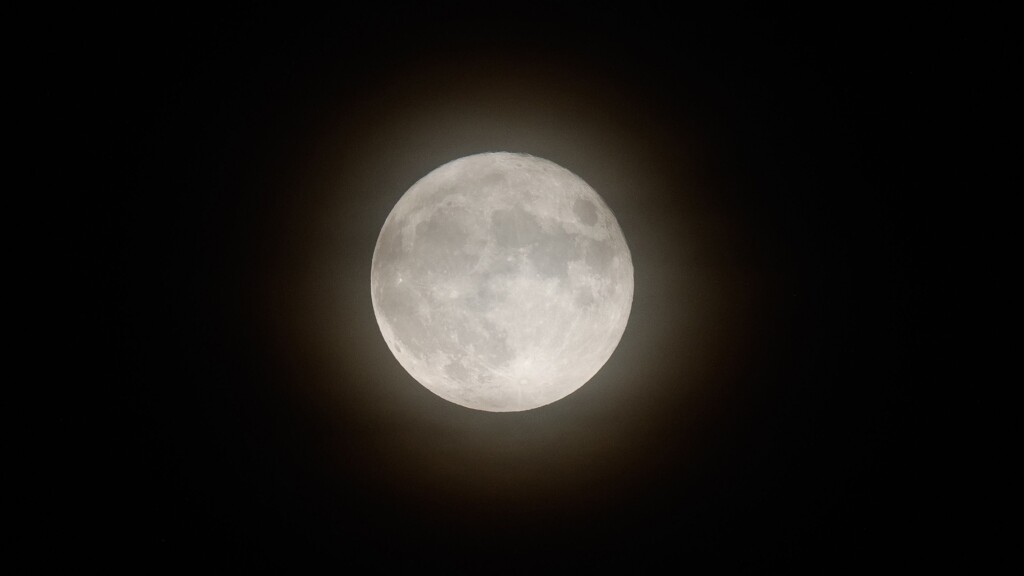 See August’s Second Supermoon And Bright Saturn In The Night Sky