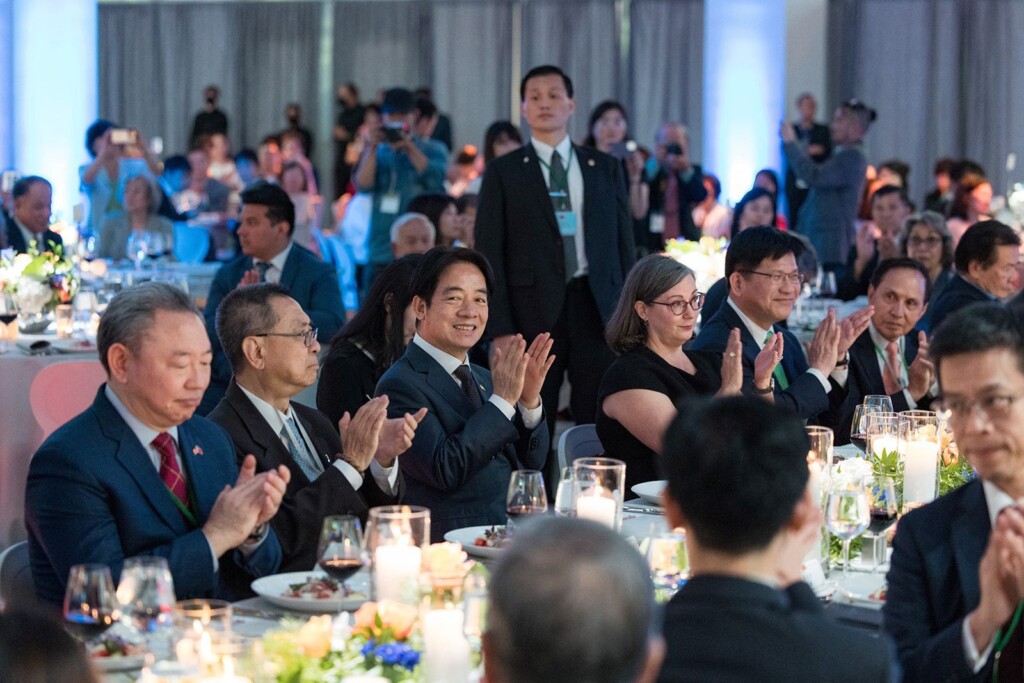 Taiwan Will ‘never Back Down’ To China Threats, Island’s Presidential Hopeful Says During Us Transit