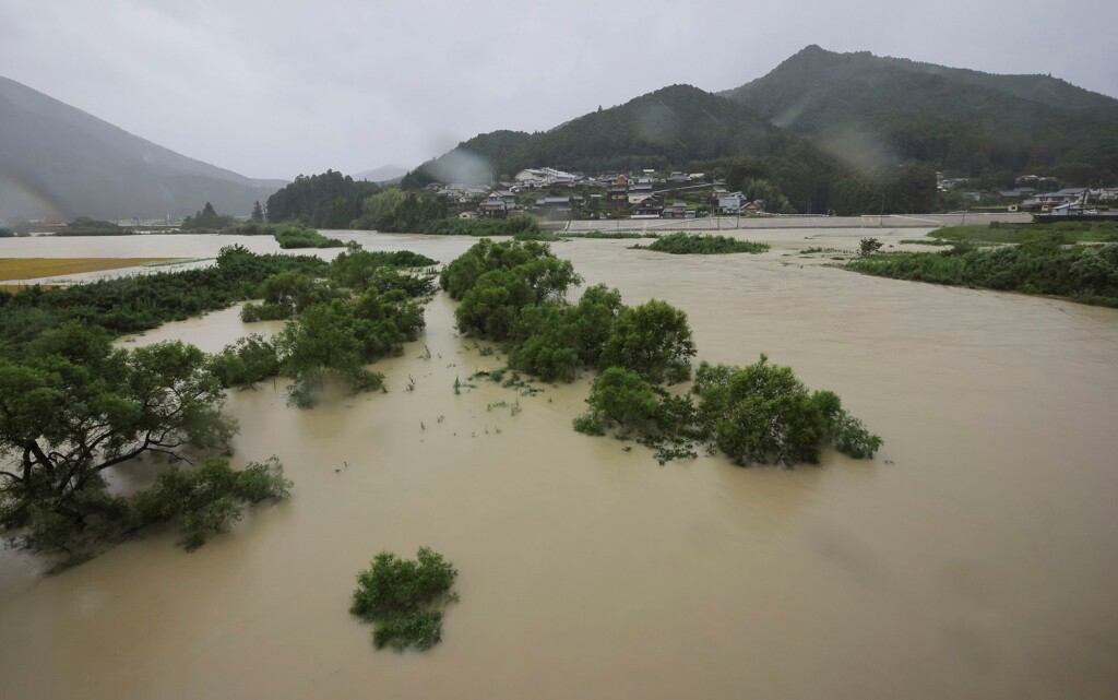 Typhoon Lan Hits Western Japan, Prompts Evacuation Warnings For 237,000 People