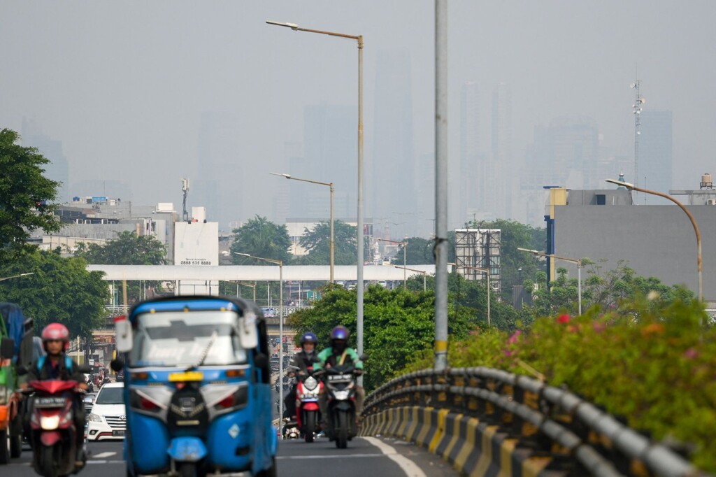 Jakarta Orders Civil Servants To Work From Home To Fight Soaring Pollution
