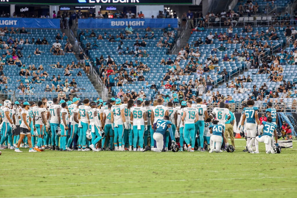 Miami Dolphins Player Daewood Davis ‘has Movement In All Extremities’ After Injury That Led To Suspension Of Game, Team Says