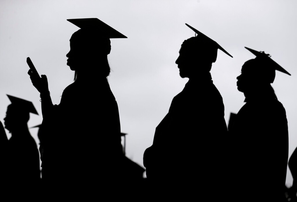 Going To College This Fall? Here’s What You Should Know About Student Loans