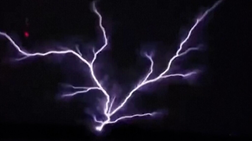 What You Should Know About The St. Elmo’s Fire Phenomenon — And How To Stay Safe