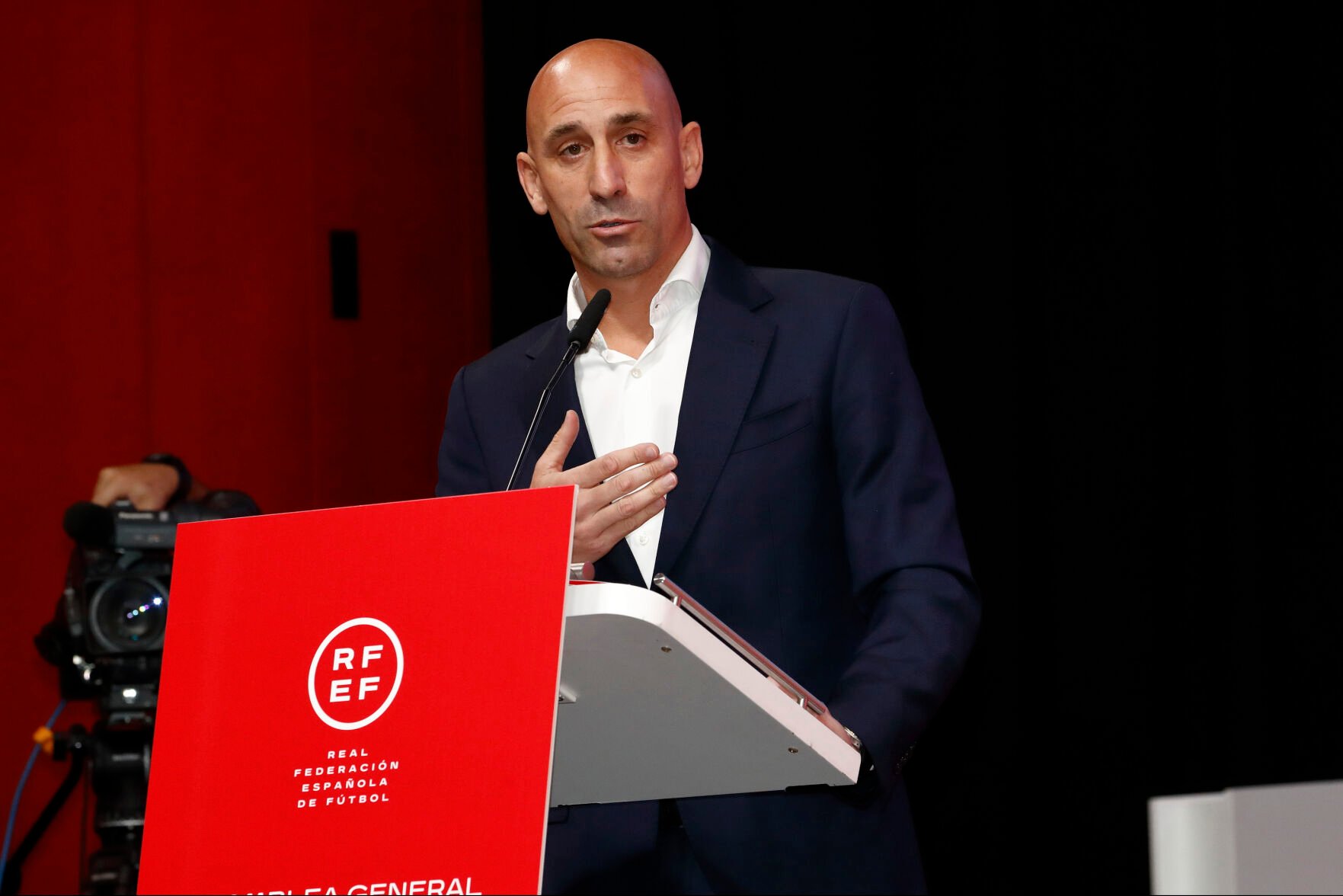 <p>The president of the Spanish soccer federation, Luis Rubiales, speaks during an emergency general assembly meeting on Friday in Las Rozas. Rubiales has refused to resign despite an uproar for kissing a player, Jennifer Hermoso, on the lips without her consent after the Women's World Cup final.</p>