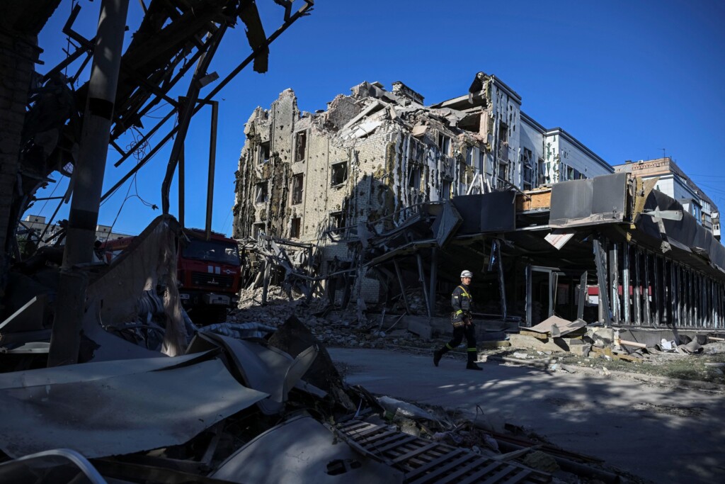 Russian ‘double Tap’ Attack In Pokrovsk Wounds Workers Digging People From Rubble, Ukrainian Official Says