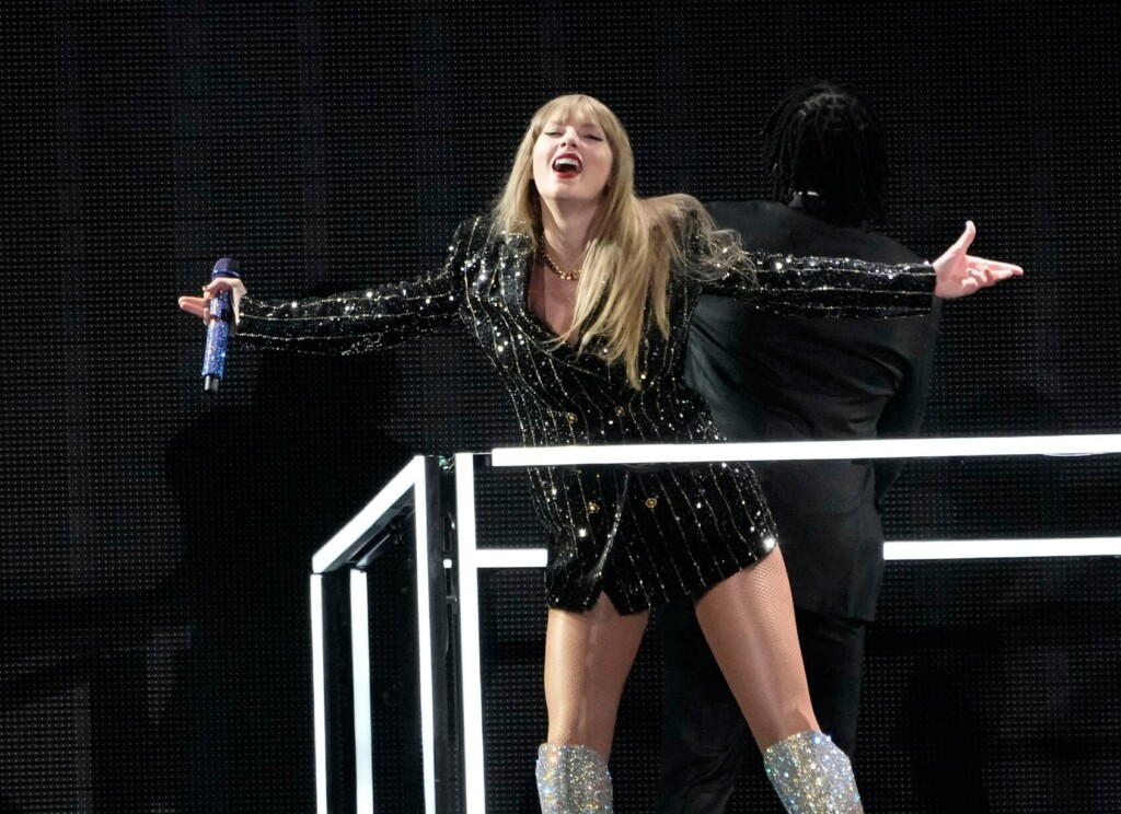 Taylor Swift Announces October Release Of ‘1989 (taylor’s Version)’ At Eras Tour Show In Los Angeles