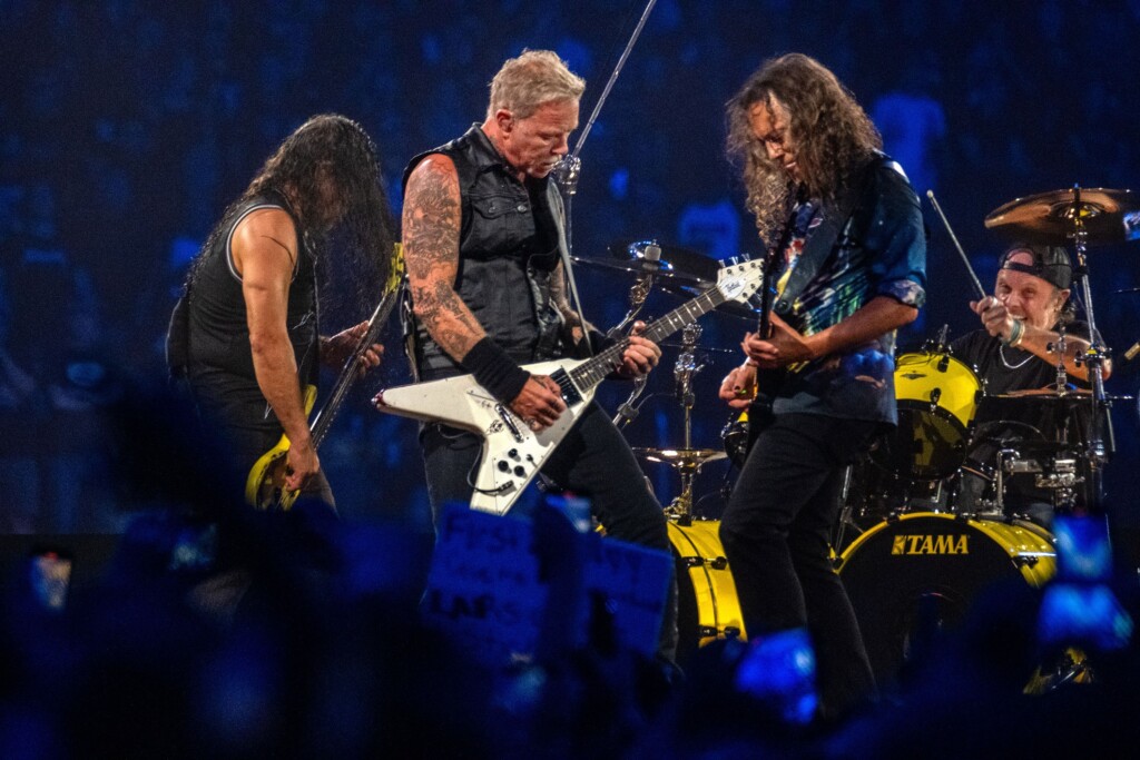 ‘wherever I May Roam’: Metal Loving Dog Sneaks Out To Attend Metallica Concert