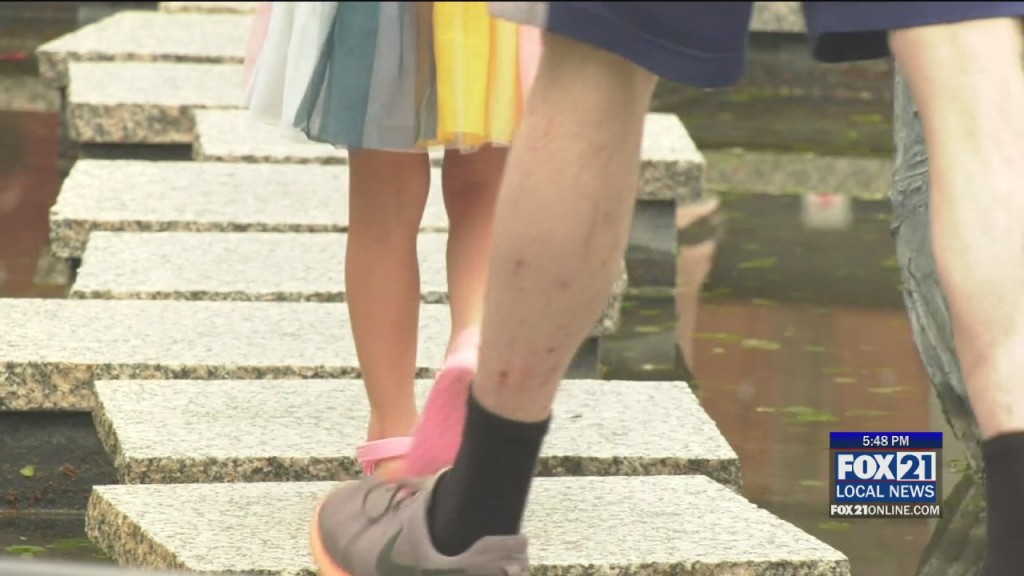 Families Traveling For Memorial Day