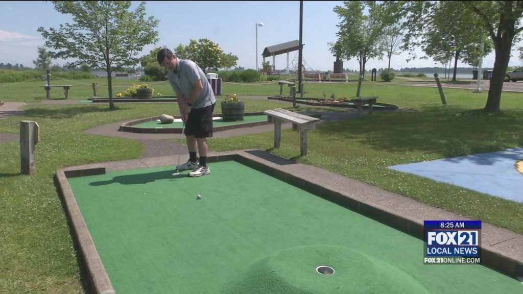 Aa Capt'n J's Miniature Golf