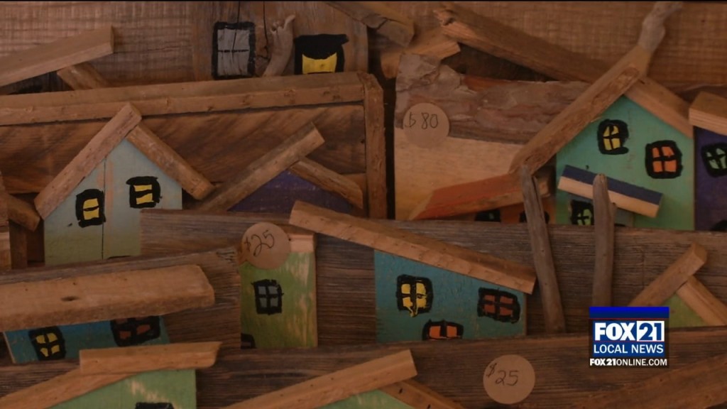 Small Business Saturday At Hoops