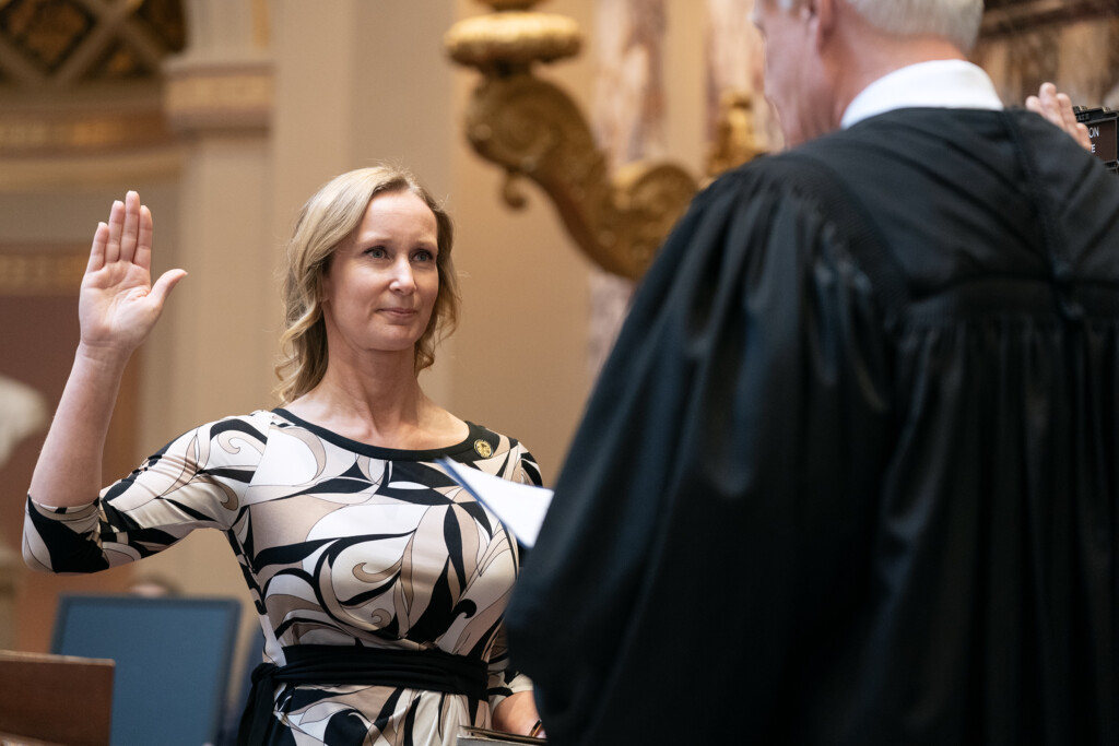 Sen. Keri Heintzeman takes oath of office