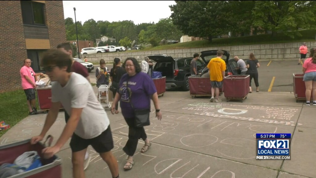 Freshmen Settling Into Dorms Ahead Of Fall Semester