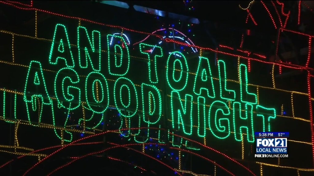 Bentleyville Volunteer Set Up