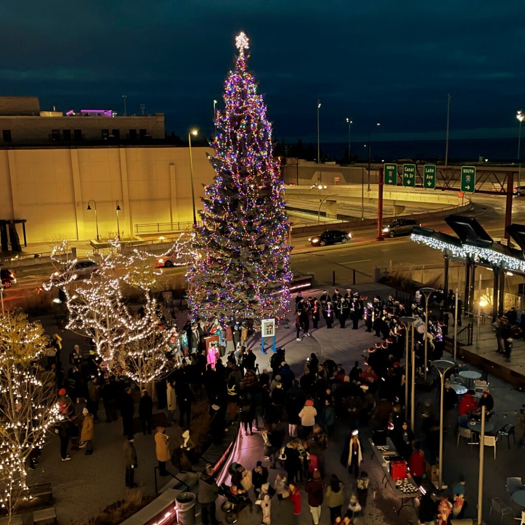Treelighting Plaza 1