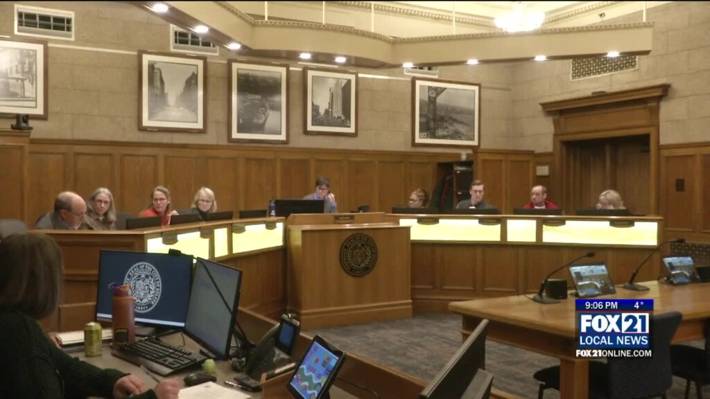 Residents Pack Duluth City Hall Surrounding Ice