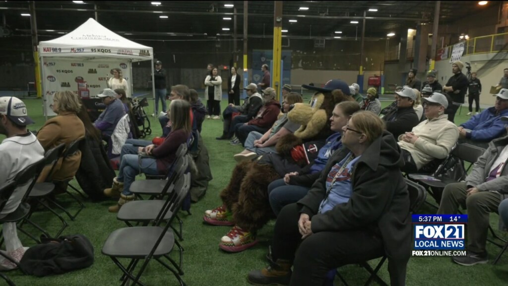 Minnesota Twins Players Meet With Fans In Duluth During Winter Caravan Tour