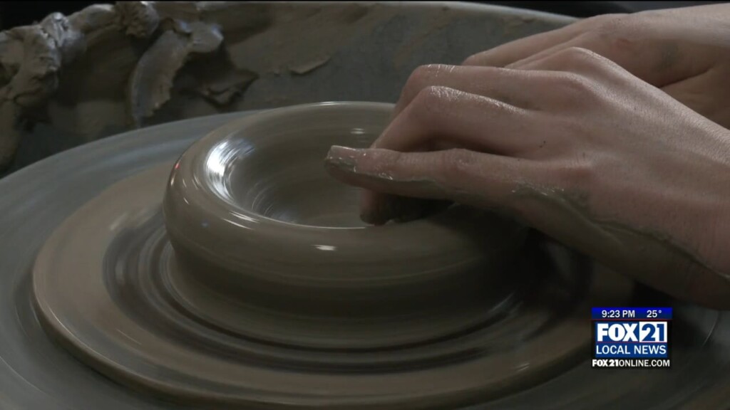 Many Rivers Montessori Middle Schoolers Host Empty Bowl Fundraiser