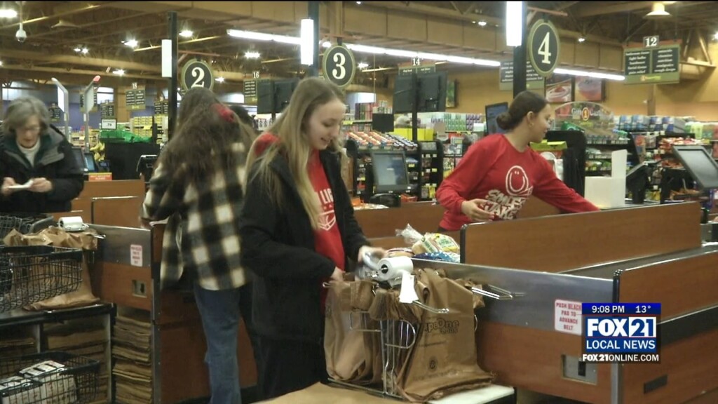 Northern Lights Girls Basketball Team Host Grocery Bagging Fundraiser