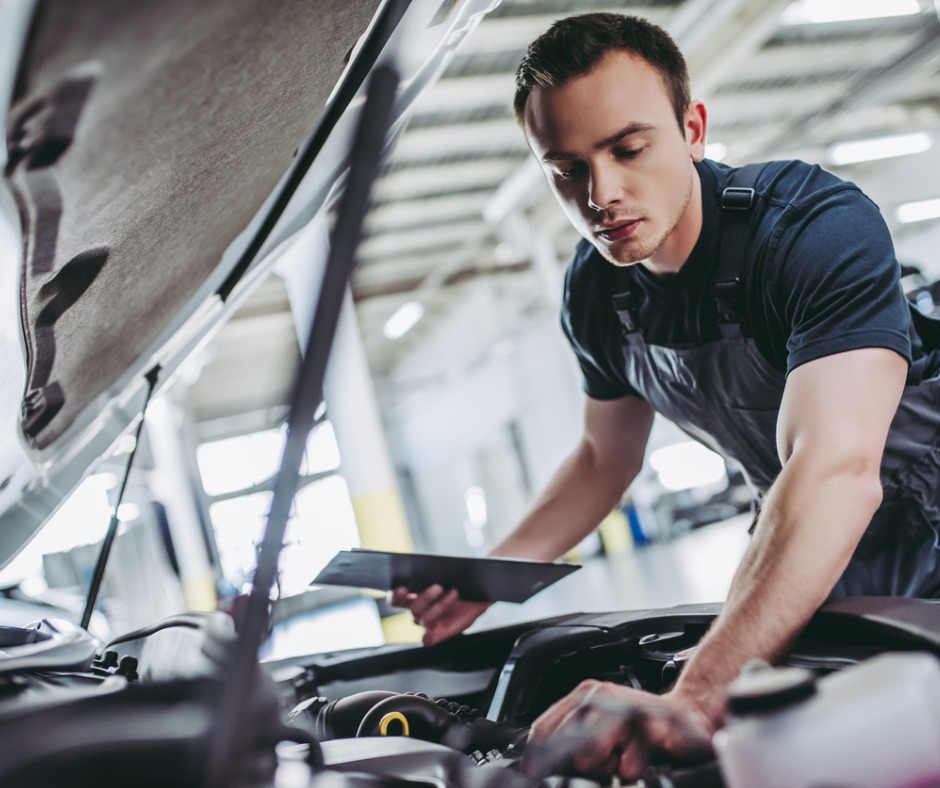 Handsome Auto Service Mechanics Picture Id898484854