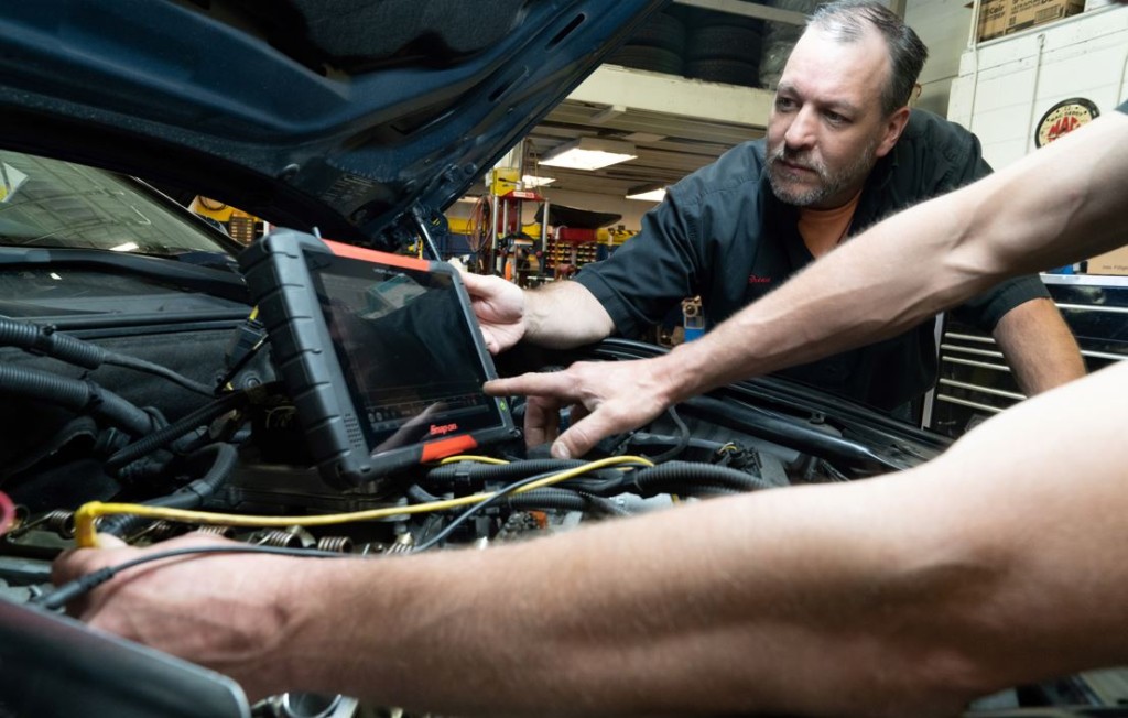 Why Collision Repair Software Could Be a Collision Technician’s Most