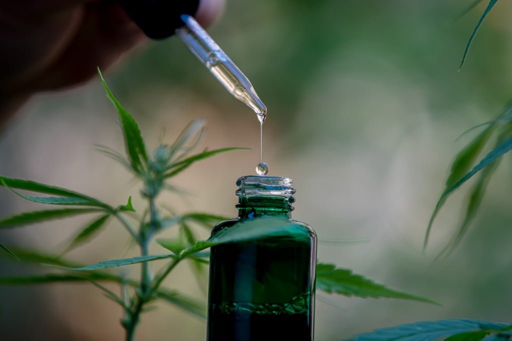 9 Best CBD Oils for Back Pain of 2021