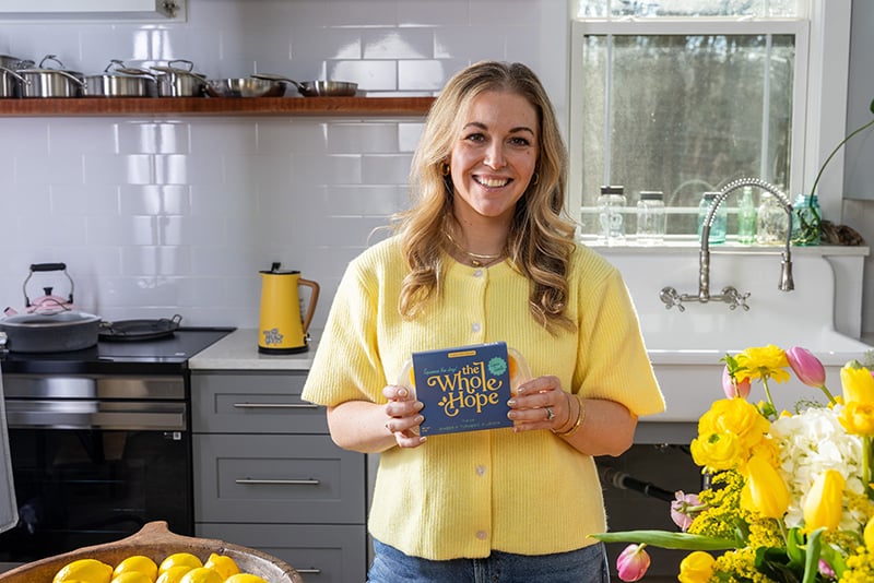 Charlotte, Nc, March 17 2025 Hope Skouras The Whole Hope Lemon/ginger/tumeric Swirls Photographed By Peter Taylor In Charlotte, Nc, March 17, 2025