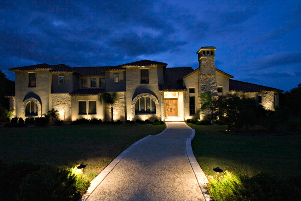 landscape lighting driveway