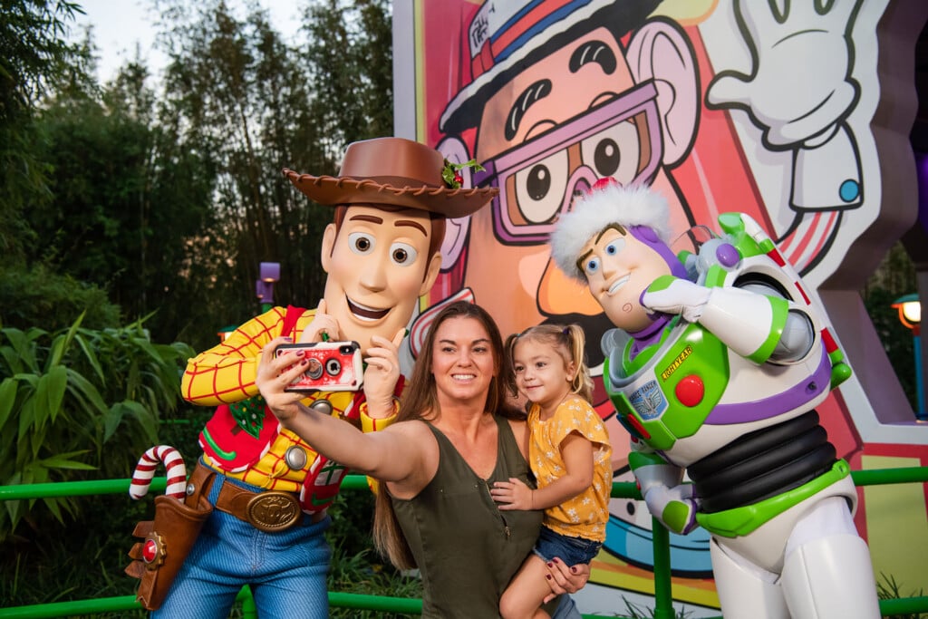 Disney Kids: First Christmas Visit