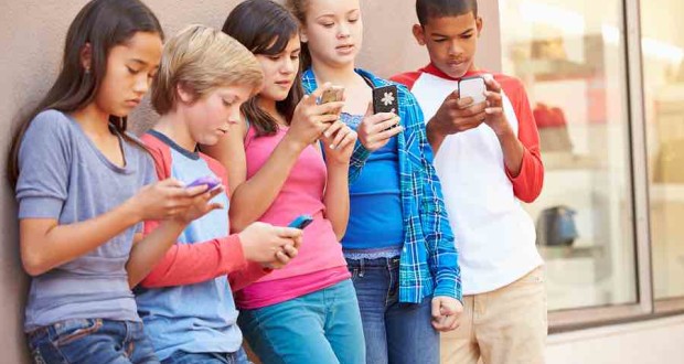Kids And Cellphones 620x330