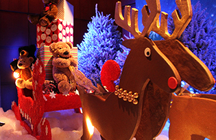 A Wonderland of Confections: Holiday Sweet Scenes at the Ritz-Carlton ...