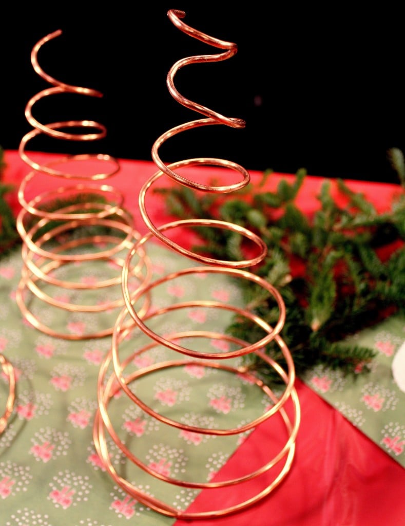 Making a Last-Minute Wire Christmas Tree 