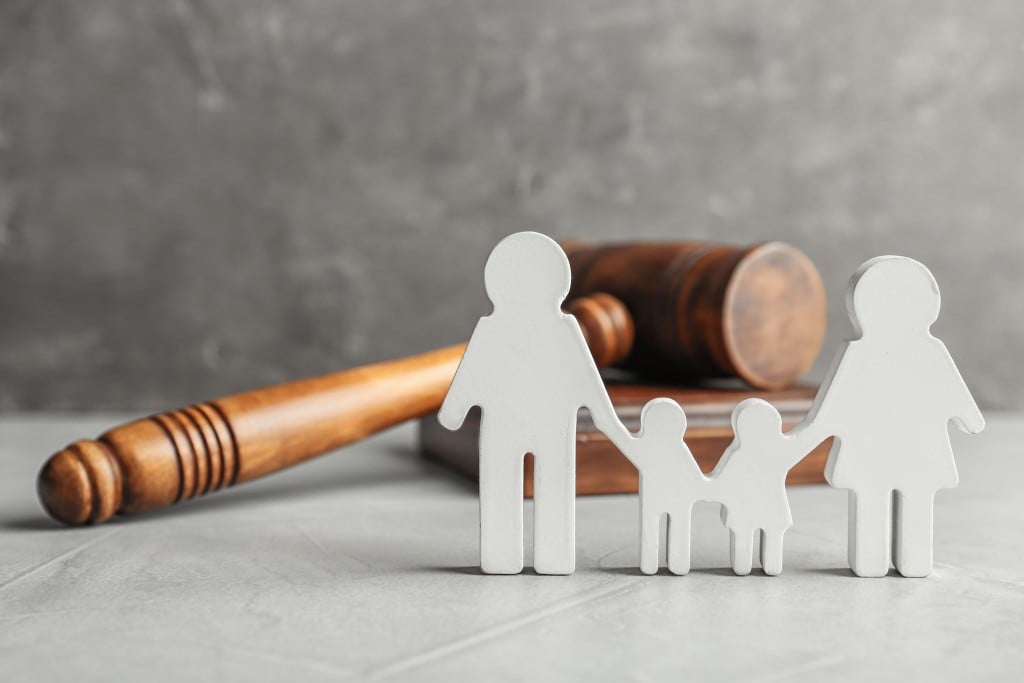 Family,figure,and,gavel,on,table.,family,law,concept